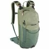 Sac à Dos EVOC Stage 6L Vert Olive + Poche à Eau 2L 1 Sac à Dos EVOC Stage 6L Vert Olive + Poche à Eau 2L -Cassette Vélo importe magasin sac a dos evoc stage 6l vert olive poche a eau 2l
